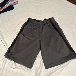 Under Armour Loose fit athletic shorts. Men’s size small. Charcoal gray